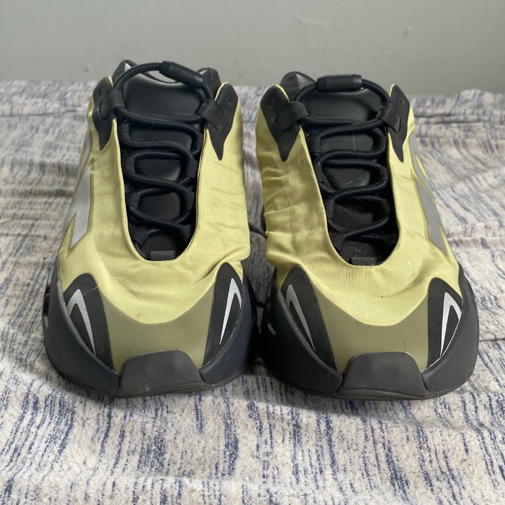 Adidas 300 v3 Yeezy size 9